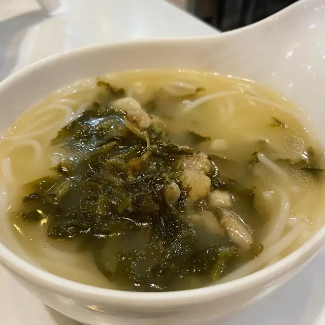 雪菜肉絲湯米線 配 炒蛋白、芝士腸、奶醬厚多士