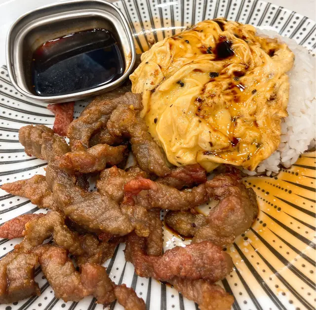 芥末牛柳配黑松露炒蛋飯