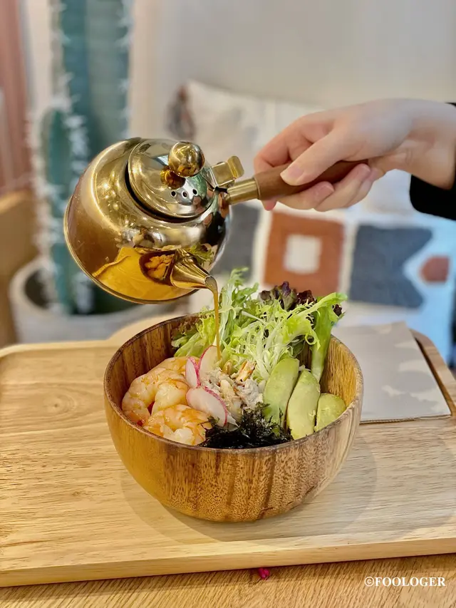 龍蝦湯配牛油果大蝦稻庭烏冬