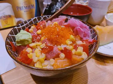 杂锦鱼生丼