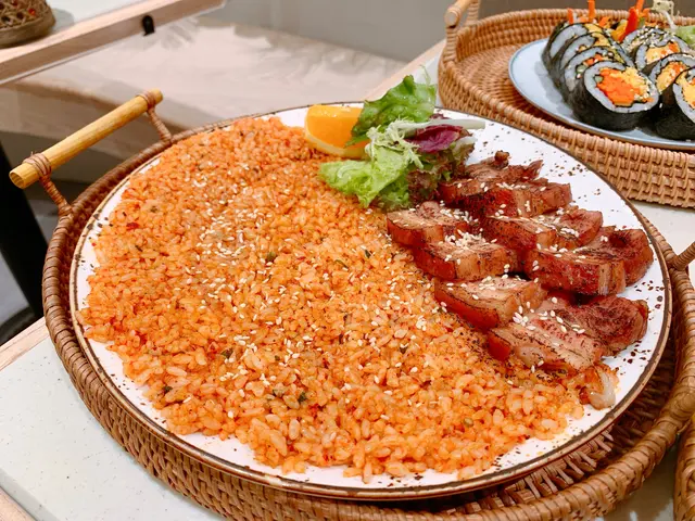 燒醬油黑毛豬白切肉飯