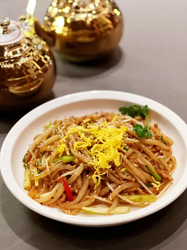  香辣肉絲炒銀針粉