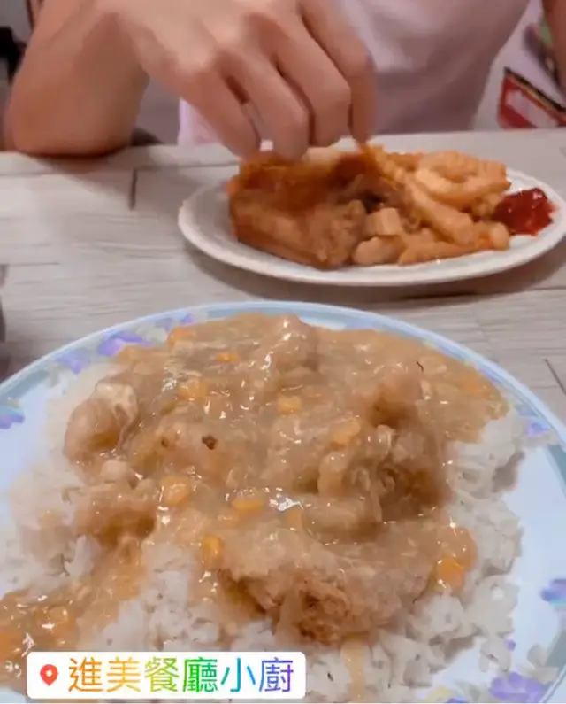 粟米汁好夠味，薯條雞翼新鮮炸起熱辣辣😋