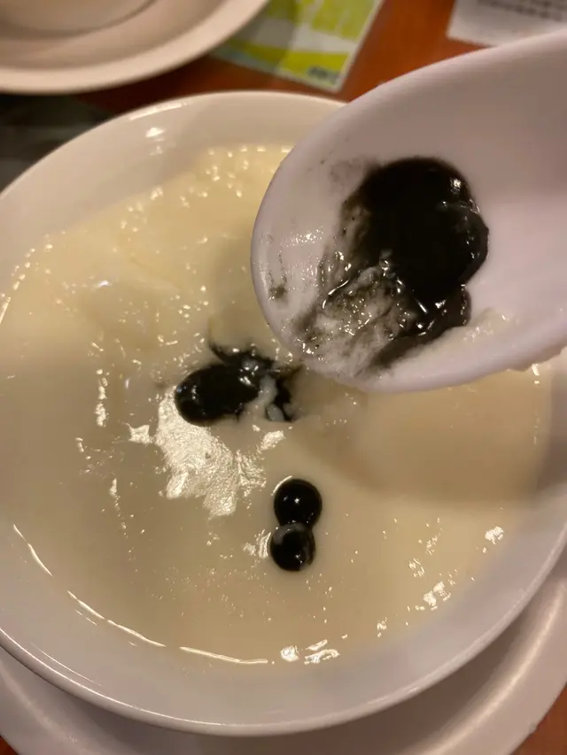 芝麻蛋白燉奶