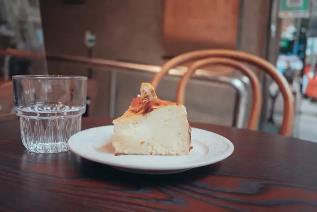 BURNT CHEESECAKE (YUZU LEMON)