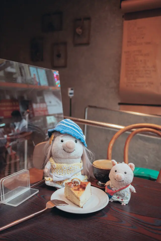 BURNT CHEESECAKE (YUZU LEMON) + BLACK COFFEE