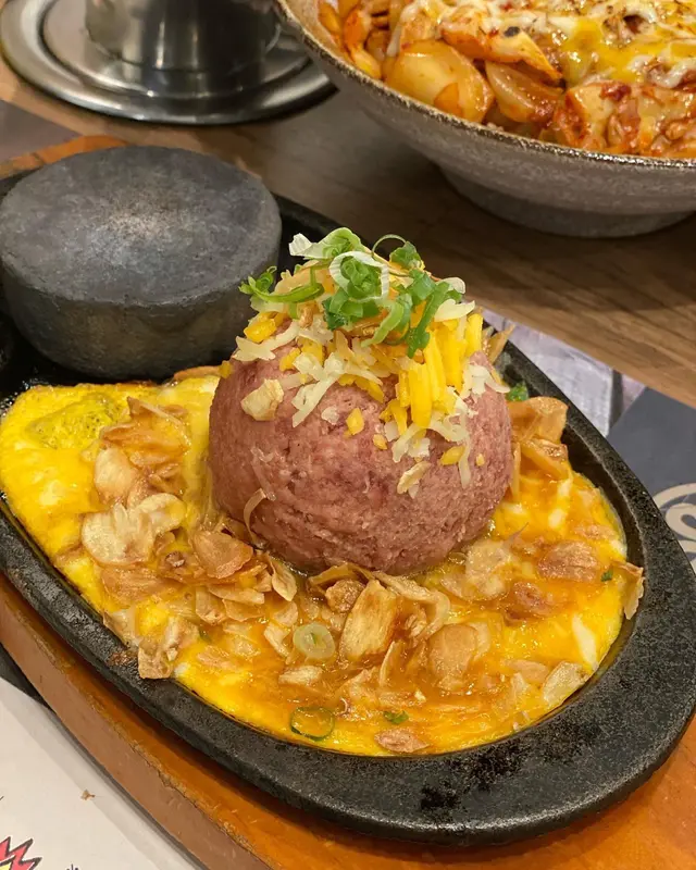 芝士蛋蒜和牛漢堡扒