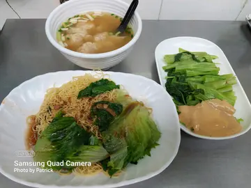 云吞捞面配腐乳通菜