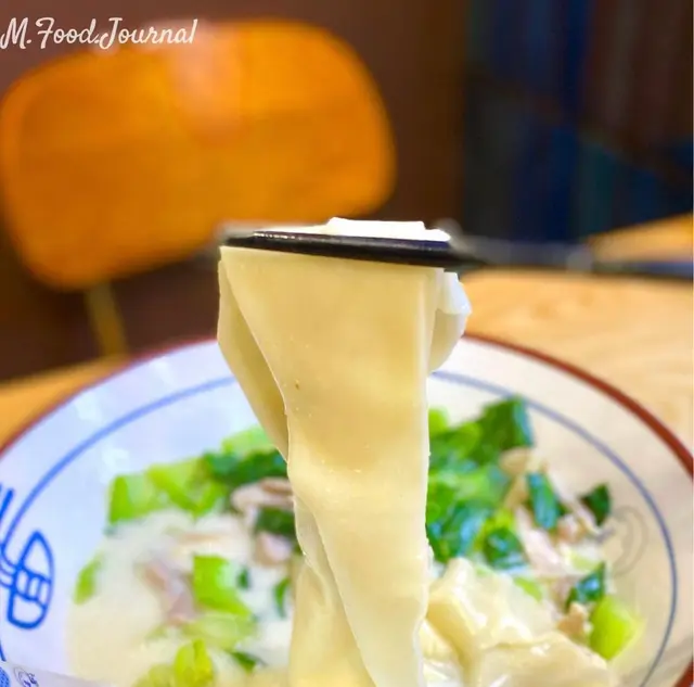 嫩雞白布湯闊麵