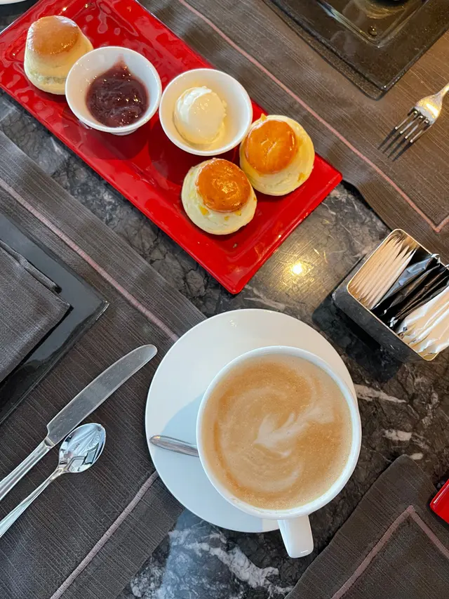 Scones  &  Strawberry  jam