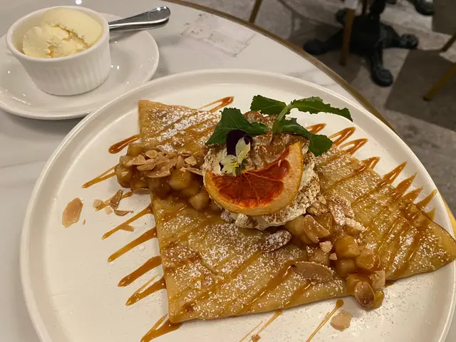 玉桂蘋果杏仁片焦糖忌廉班戟