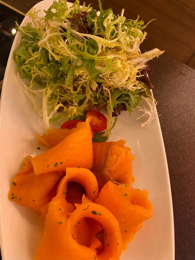 煙三文魚沙律