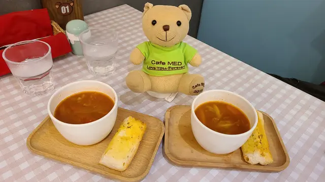 羅宋湯，牛油法包