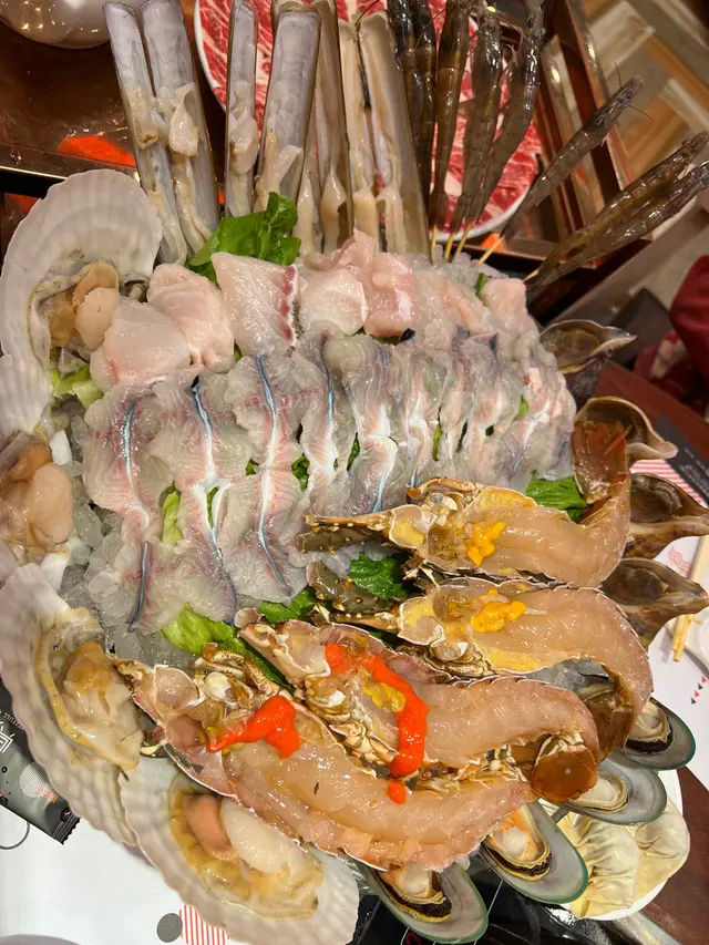 龍蝦相當搶鏡,而其他海鮮也絕不失色