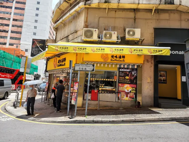 老實講鋪頭門面裝修好光猛同埋乾淨係最吸引我既地方。