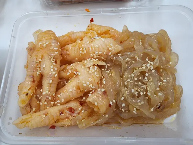 最驚喜係海蜇拼泰式鳯爪夠晒爽口。