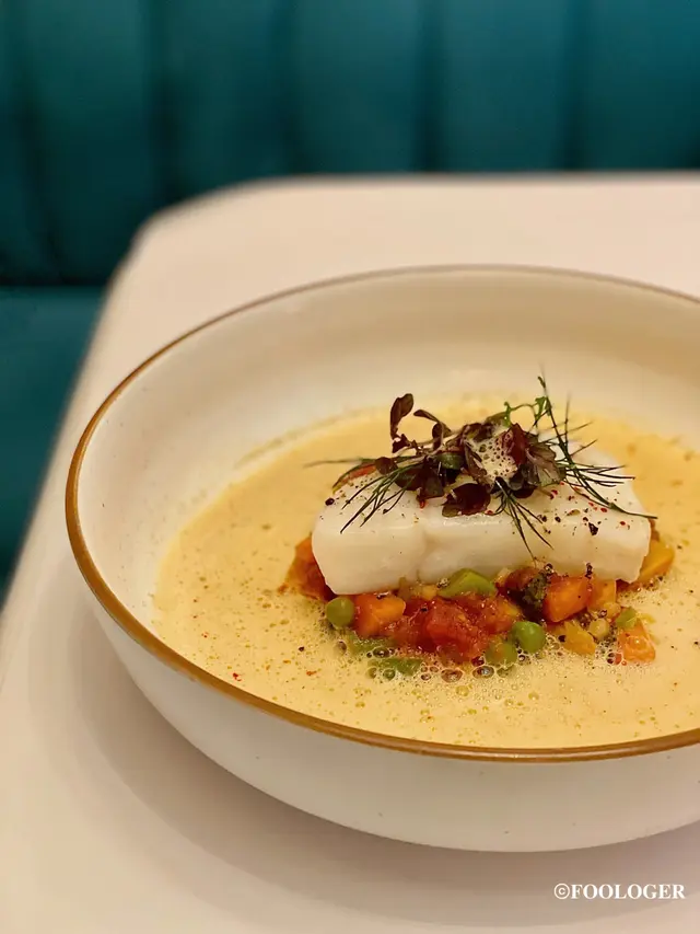 布列塔尼鱈魚柳,貝類番茄醬及辣肉腸泡沫