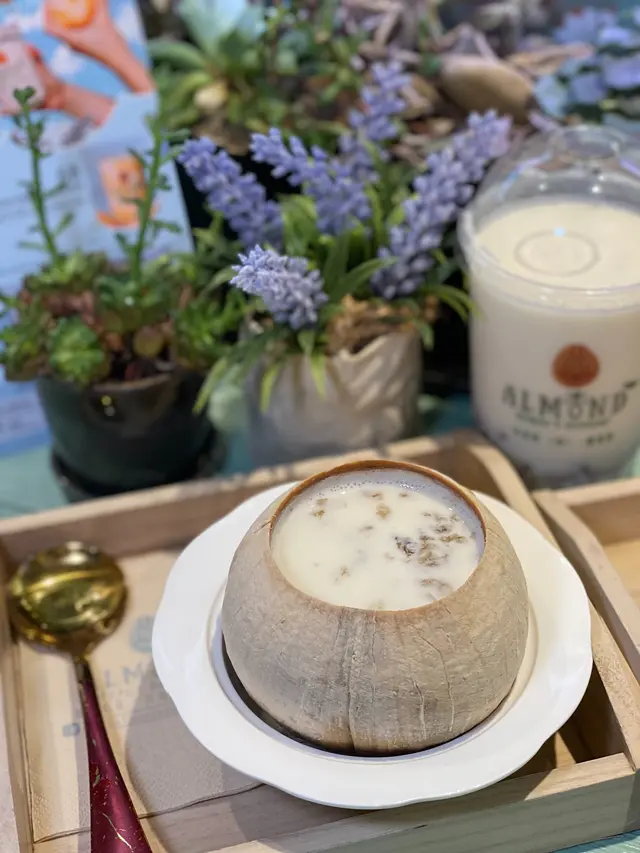 椰皇桃膠燉雙皮奶
