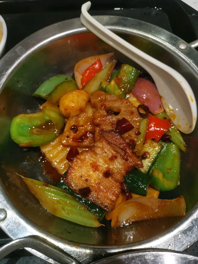 注意係：醬香五花肉干鍋