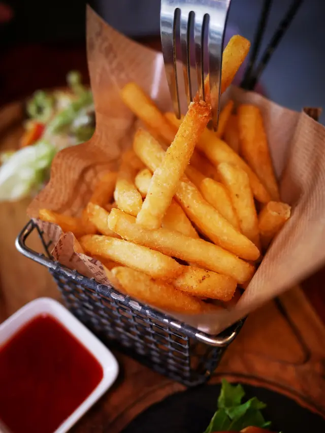 招牌雙重芝士牛肉漢堡配薯條