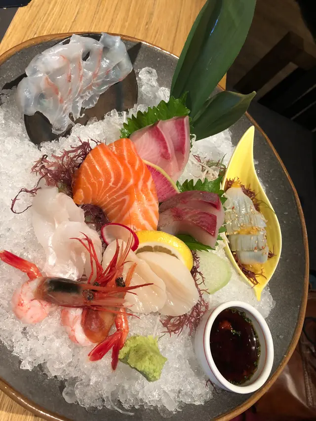 唔知道個餐有刺身跟，叫多咗，咁好味當然食得晒😋