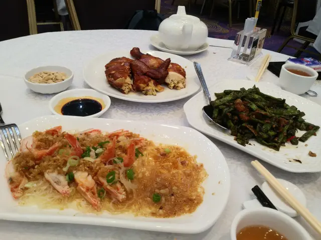 干偏四季荳稍咸惹味, 蒜蓉粉絲蒸蝦稍油都好味