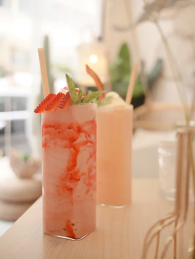 Strawberry Avocado Smoothie