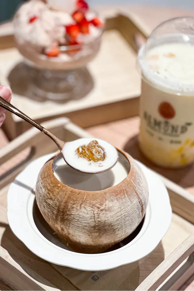 椰皇桃膠燉雙皮奶