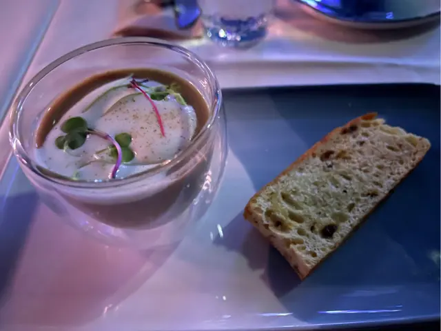 同樣會配一片麵包