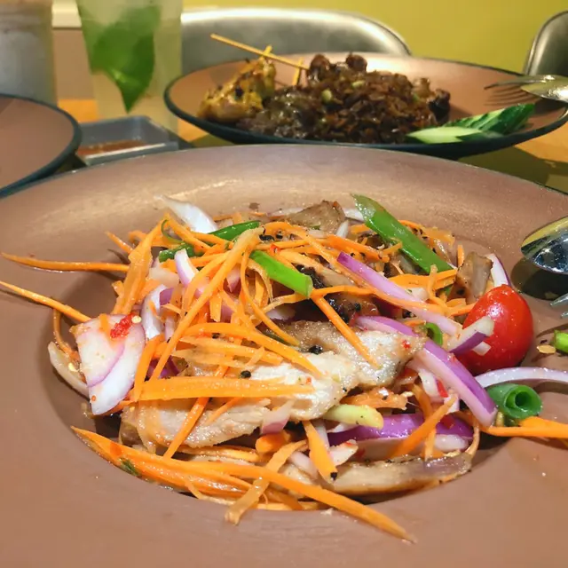 豬頸肉酸辣沙律