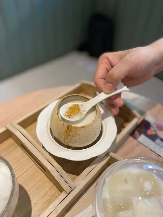 椰皇桃膠燉雙皮奶