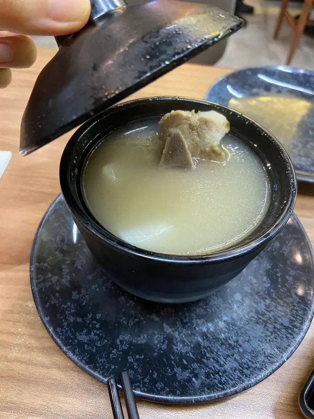 胡椒肉骨茶