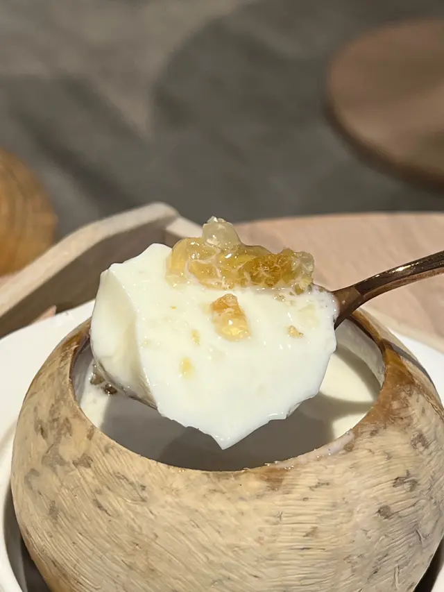 椰皇桃膠燉雙皮奶