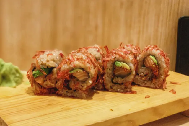 櫻蝦牛油果三文魚卷