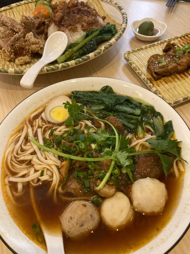 豐盛牛肉麵