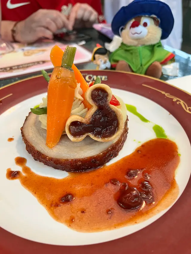 慢煮香草豬肉卷 •薯蓉•雜菜(配洋蔥果醬及車厘子汁） 