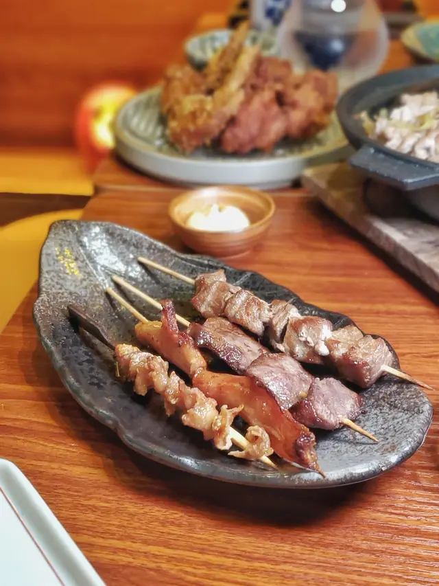 雞皮、鹽燒牛舌、汁燒豬頸肉、一口和牛