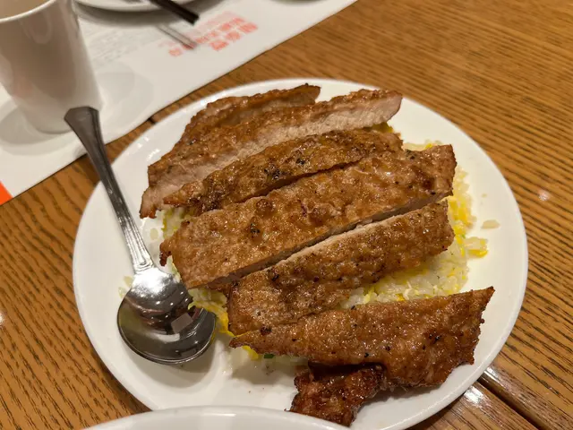 排骨蛋炒飯