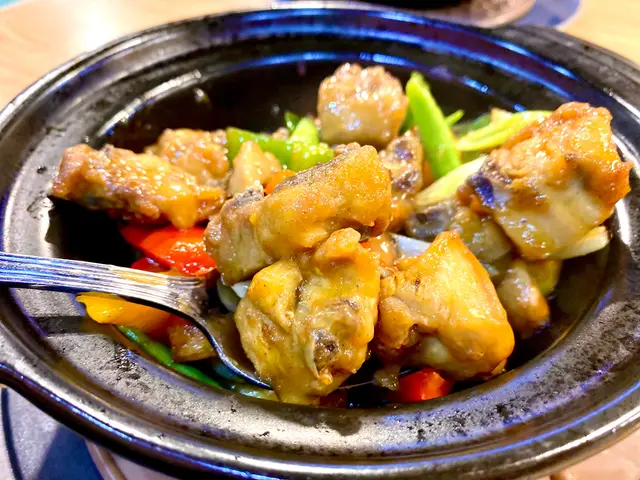 📌啫啫滑雞煲