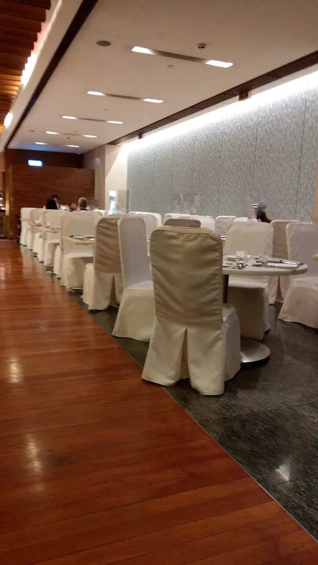 當晚是平日,相對少食客