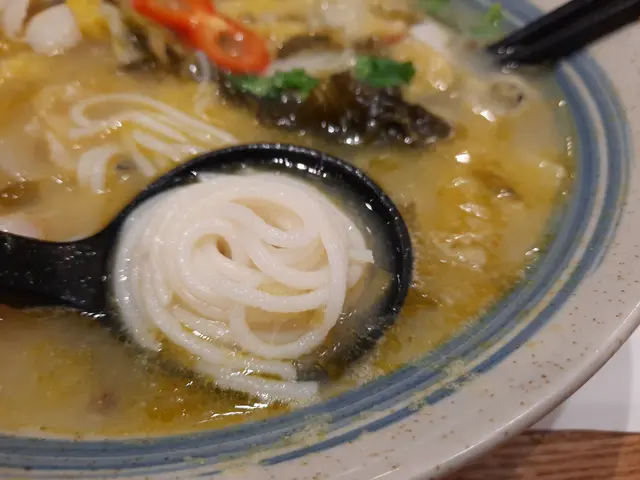 秘罈酸菜魚米線