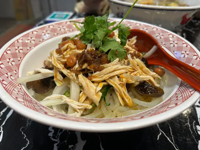 麻辣手撕雞青瓜雲耳撈紅薯粉