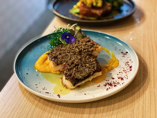 香煎白鱈魚配自家製橄欖杏仁醬