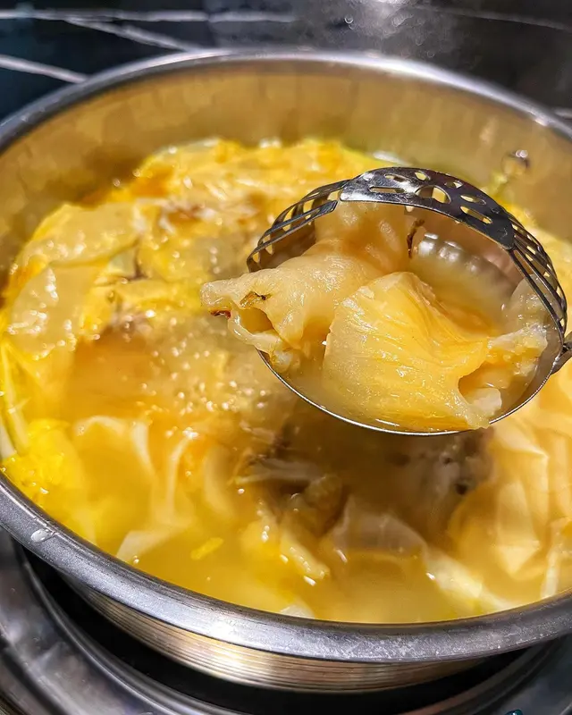 金湯花膠雞鍋