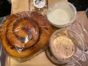 黃豆粉麵包卷配紅豆