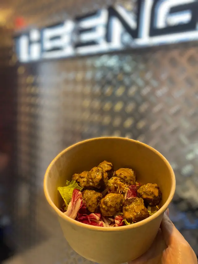 香辣腰果芝麻醬牛肉丸