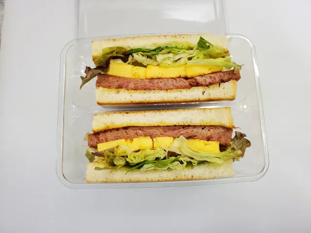 煎玉子燒配午餐肉三文治