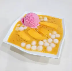 又嗌咗碗楊枝甘露試試佢。食落去感覺非常新鮮，甜味入邊會帶啲酸味，啲味算係好自然帶出嚟而且冇乜檸檬嘅味，相信係新鮮芒果打製而成，口味都幾清新。都叫值得一試。