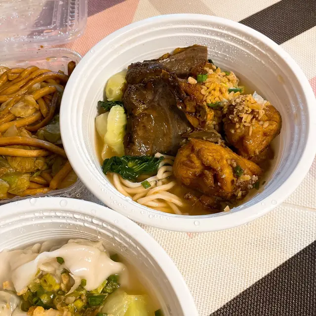 菜膽雞球牛肉麵