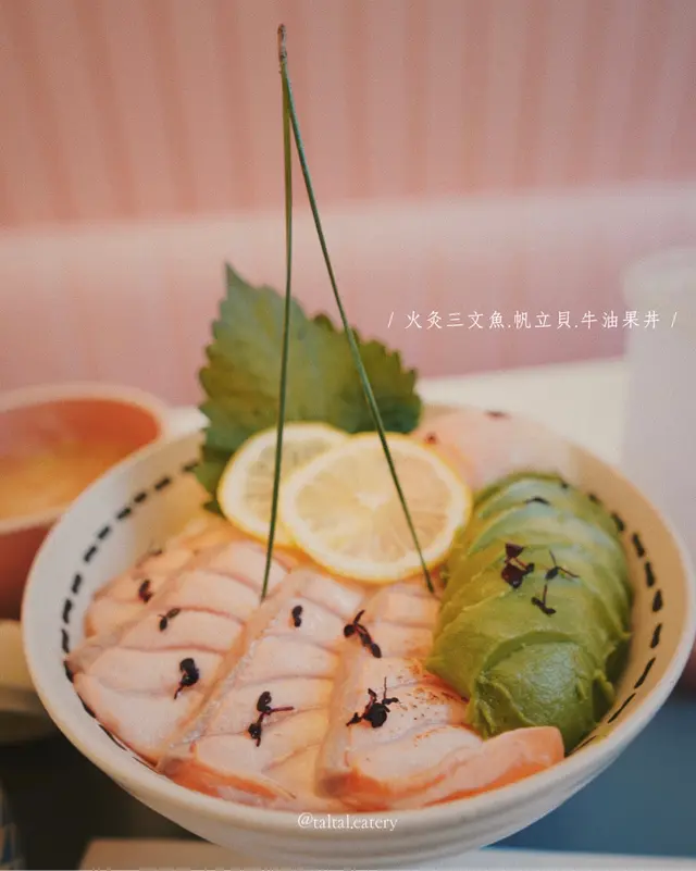 火灸三文魚.帆立貝.牛油果丼